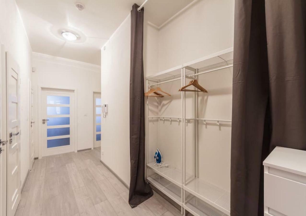 Crown Apartment *